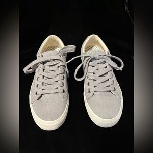 TAOS Plim Soul Women’s Size 7.5 Grey Wash Canvas Lace Up Comfort Sneaker Shoe